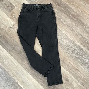 Hollister size 7S ultra high rise mom jeans, advanced stretch in vintage black